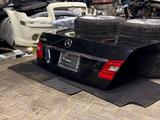 Крышка багажника на Mercedes w212/мерс 212 за 5 000 тг. в Алматы – фото 3