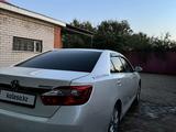 Toyota Camry 2014 года за 8 500 000 тг. в Актобе – фото 4