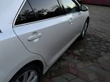 Toyota Camry 2014 года за 8 500 000 тг. в Актобе – фото 3