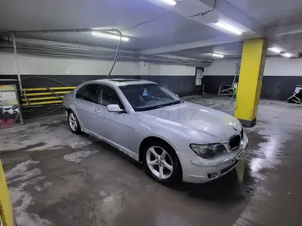 BMW 750 2006 года за 3 000 000 тг. в Астана – фото 4