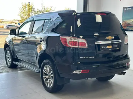 Chevrolet TrailBlazer 2020 года за 9 390 000 тг. в Атырау – фото 4