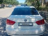 Volkswagen Passat 2014 года за 4 300 000 тг. в Атырау – фото 4
