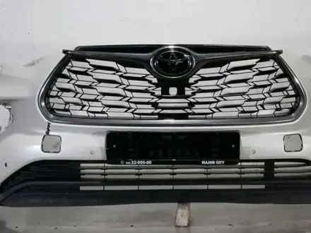 Бампер переднее на toyota за 20 000 тг. в Алматы