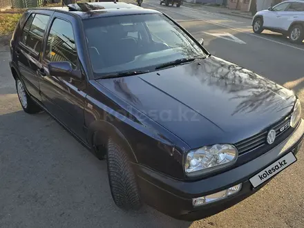 Volkswagen Golf 1995 года за 1 700 000 тг. в Алматы – фото 2