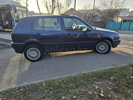 Volkswagen Golf 1995 года за 1 700 000 тг. в Алматы – фото 4