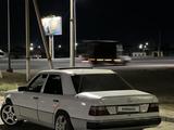 Mercedes-Benz E 230 1992 года за 1 100 000 тг. в Кызылорда – фото 2