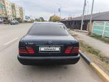 Mercedes-Benz E 240 1997 года за 2 400 000 тг. в Аягоз – фото 2