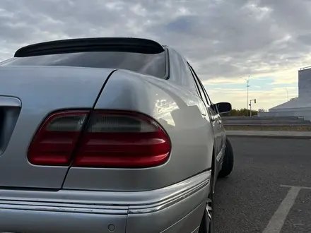 Mercedes-Benz E 320 1999 года за 4 200 000 тг. в Караганда – фото 13