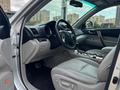 Toyota Highlander 2012 годаfor10 000 000 тг. в Актобе – фото 10