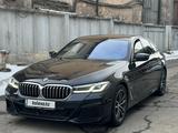 BMW 520 2022 года за 23 900 000 тг. в Алматы – фото 3