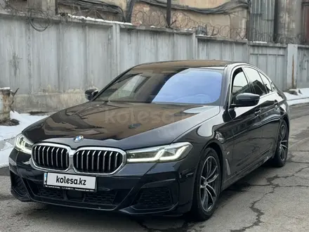 BMW 520 2022 года за 22 500 000 тг. в Алматы – фото 4