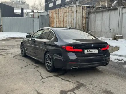 BMW 520 2022 года за 22 500 000 тг. в Алматы – фото 5