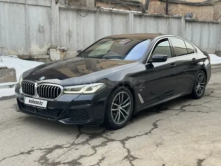BMW 520 2022 года за 22 500 000 тг. в Алматы – фото 2