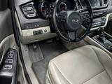 Kia Carnival 2017 годаүшін10 500 000 тг. в Астана – фото 4