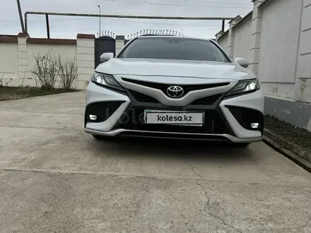 Toyota Camry 2022 года за 24 000 000 тг. в Шымкент