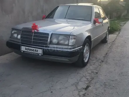 Mercedes-Benz E 220 1993 года за 2 400 000 тг. в Шымкент