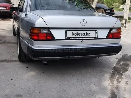 Mercedes-Benz E 220 1993 года за 2 400 000 тг. в Шымкент – фото 4