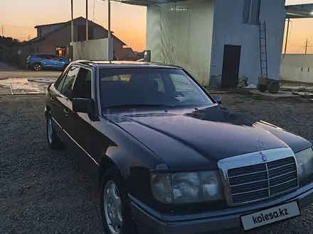 Mercedes-Benz E 280 1993 года за 1 500 000 тг. в Шымкент – фото 2