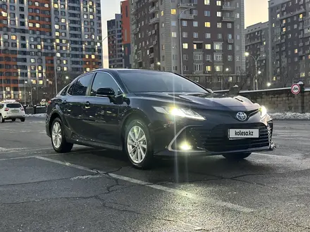 Toyota Camry 2023 года за 14 500 000 тг. в Алматы – фото 2