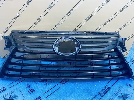 Решетка радиатора (под камеру) на Lexus RX 4 за 210 000 тг. в Алматы