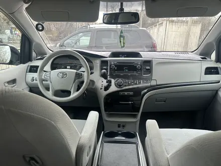 Toyota Sienna 2013 года за 10 500 000 тг. в Уральск – фото 2