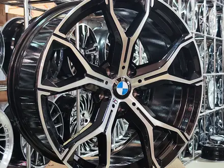 BMW X5 на 20 новые диски за 400 000 тг. в Астана
