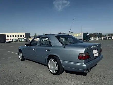 Mercedes-Benz E 220 1993 года за 2 900 000 тг. в Тараз – фото 4