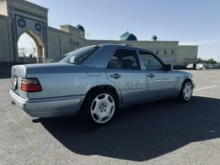 Mercedes-Benz E 220 1993 года за 2 900 000 тг. в Тараз – фото 3