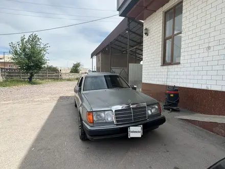 Mercedes-Benz E 230 1992 года за 1 900 000 тг. в Алматы