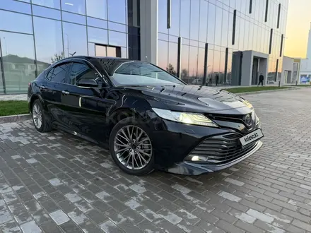 Toyota Camry 2021 года за 14 000 000 тг. в Шымкент