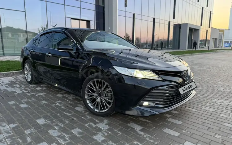 Toyota Camry 2021 года за 14 000 000 тг. в Шымкент