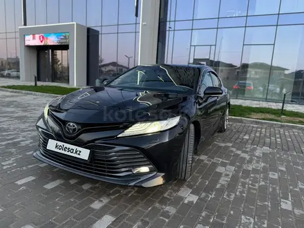 Toyota Camry 2021 года за 14 000 000 тг. в Шымкент – фото 2