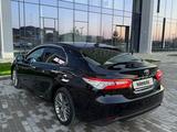 Toyota Camry 2021 года за 14 000 000 тг. в Шымкент – фото 4