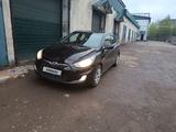 Hyundai Solaris 2012 года за 3 800 000 тг. в Уральск – фото 2
