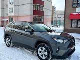 Toyota RAV4 2020 года за 10 500 000 тг. в Уральск – фото 3