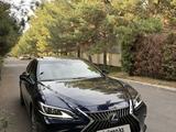 Lexus ES 300h 2022 года за 21 000 000 тг. в Алматы – фото 4