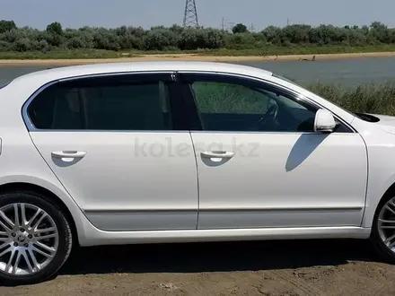 Skoda Superb 2013 года за 12 000 000 тг. в Атырау – фото 5