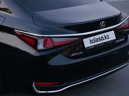 Lexus ES 250 2022 годаүшін27 900 000 тг. в Алматы – фото 17