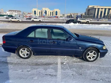 Mercedes-Benz C 200 1998 года за 2 500 000 тг. в Астана – фото 3