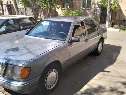 Mercedes-Benz E 260 1988 года за 2 500 000 тг. в Павлодар – фото 20