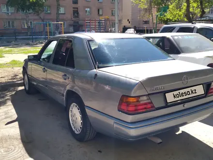 Mercedes-Benz E 260 1988 года за 2 500 000 тг. в Павлодар – фото 25