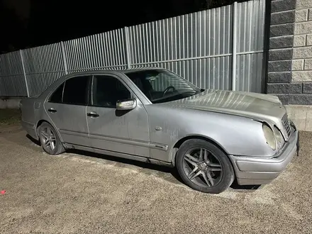 Mercedes-Benz E 280 1996 года за 700 000 тг. в Алматы – фото 2