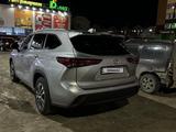 Toyota Highlander 2023 года за 23 000 000 тг. в Актобе – фото 3