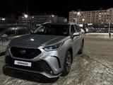 Toyota Highlander 2023 года за 23 000 000 тг. в Актобе – фото 2