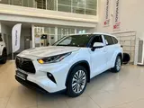 Toyota Highlander Luxe 2025 года за 43 790 000 тг. в Астана