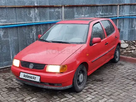 Volkswagen Polo 1997 года за 750 000 тг. в Алматы – фото 3