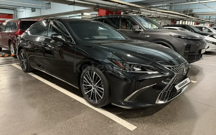 Lexus ES 250 2022 года за 20 000 000 тг. в Астана
