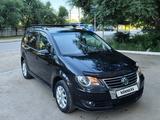Volkswagen Touran 2010 года за 4 500 000 тг. в Актобе