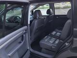 Volkswagen Touran 2010 года за 4 500 000 тг. в Актобе – фото 4