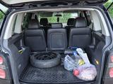 Volkswagen Touran 2010 года за 4 500 000 тг. в Актобе – фото 5